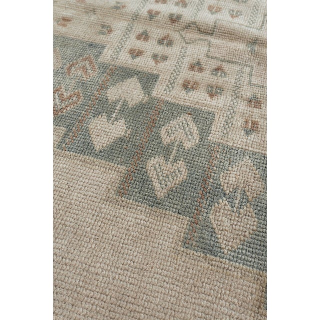 1940s Vintage Circa 1940 Beige Turkish Oushak Hand Knotted Wool Rug 5ft 7in X 10ft 2in For Sale - Image 5 of 15