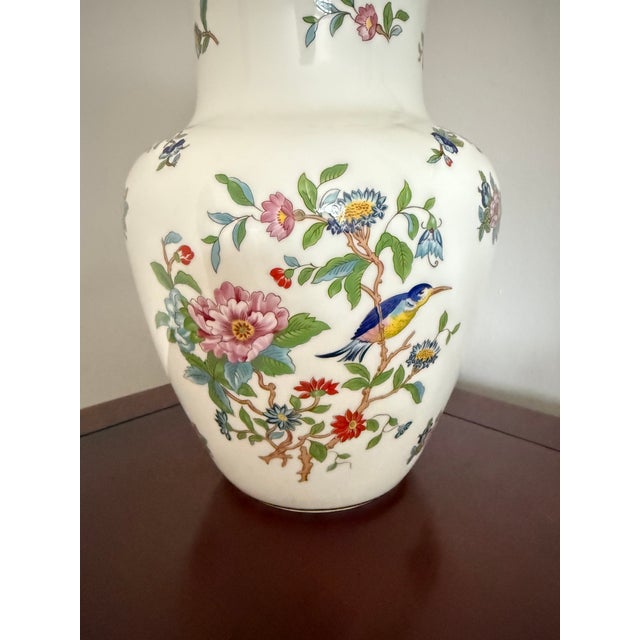 Chinoiserie Vintage Aynsley Pembroke Bone China Table Lamp With Gilt Accents For Sale - Image 3 of 5