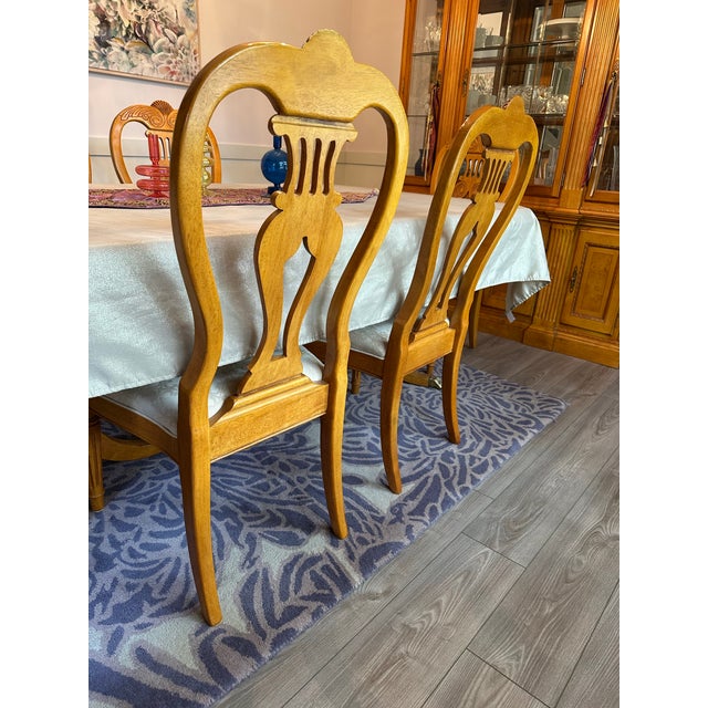 1990s Set of 6 Vintage Universal Furniture Queen Anne Dining Chairs For Sale - Image 5 of 12
