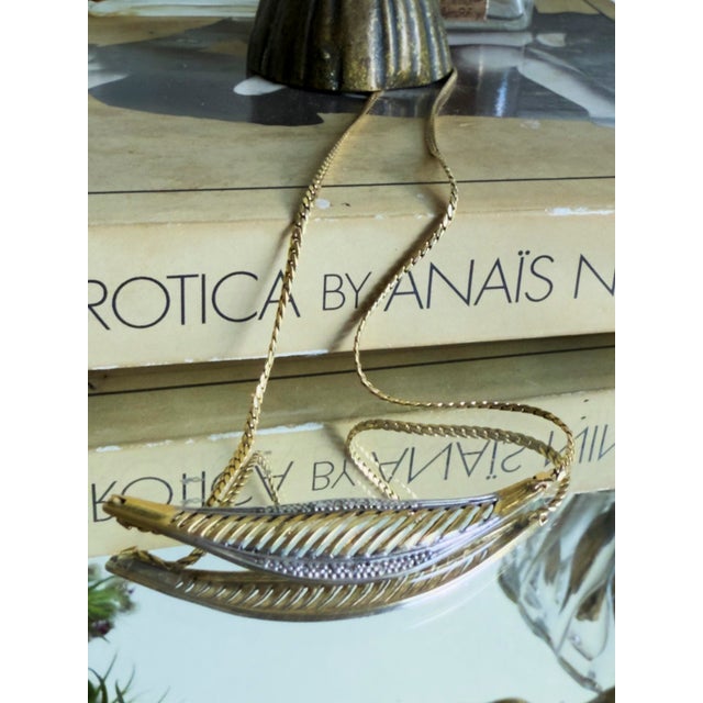 Vintage 1980s Italian Gold Two-Tone Herringbone Collar Necklace For Sale In New York - Image 6 of 17