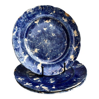 Set of Three 19th Century Blue and White Sponge Ware Dinner Plates For Sale