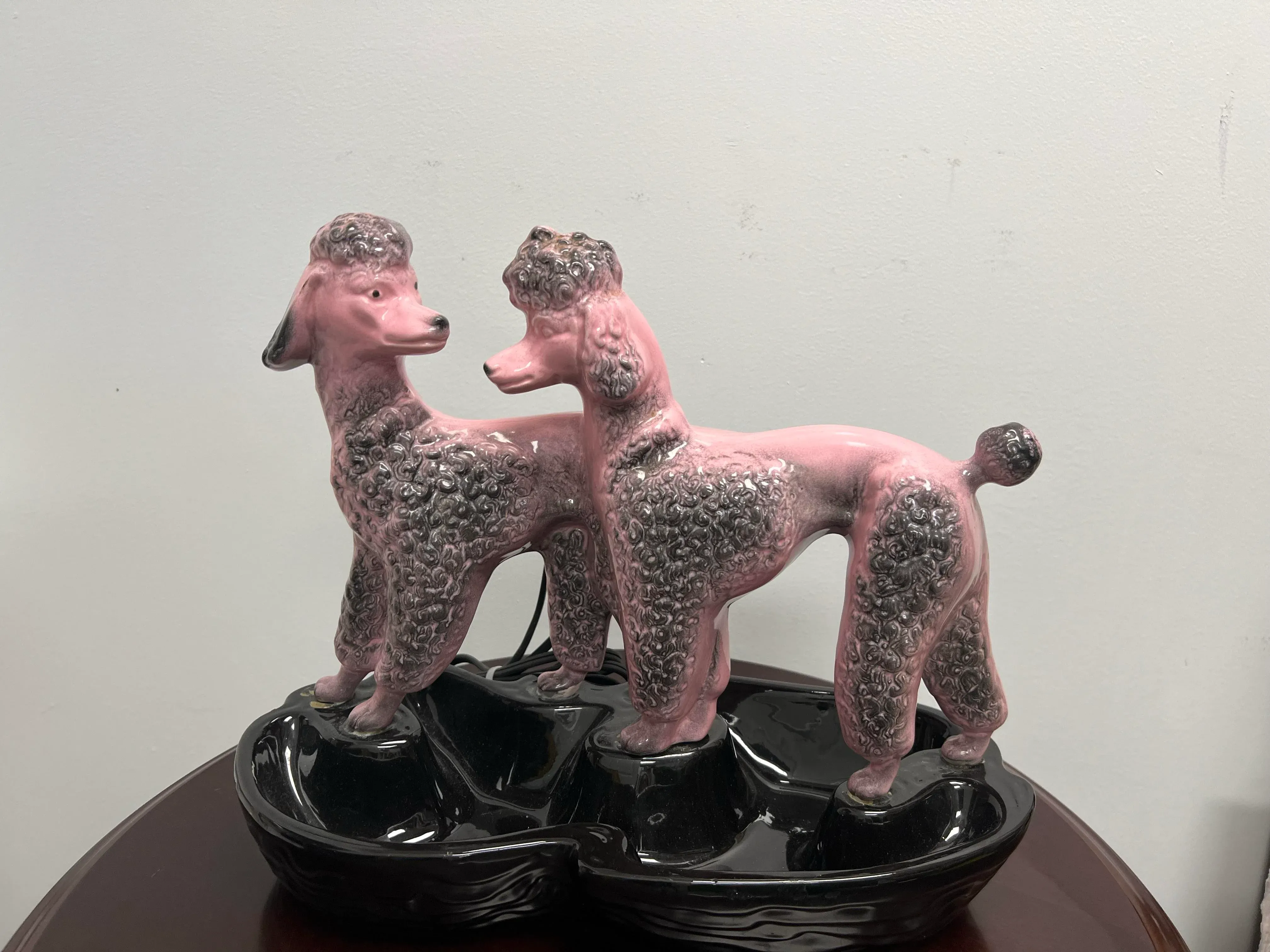 1950s-pink-poodle-tv-lamp-with