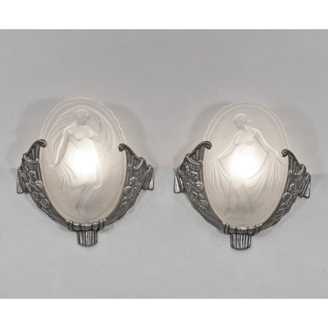 Cherrier Besnus & Muller frères A pair of French Art Deco Muller Frères wall sconces made around 1925-1930. The frames...