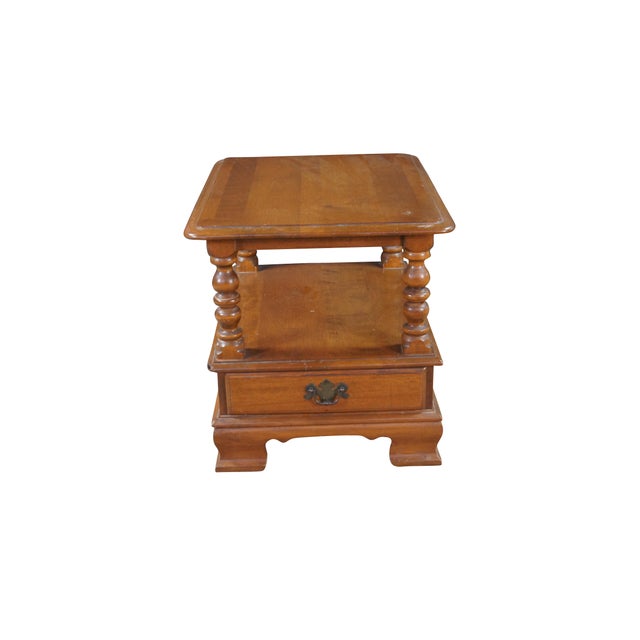 Vintage Ethan Allen Heirloom collection side accent table. Made of maple featuring Early American and Colonial styling...