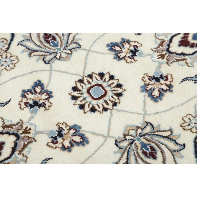 Middle Eastern Rug in Wool For Sale - Image 9 of 10