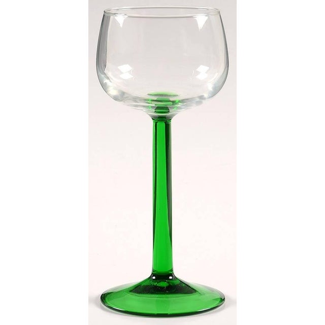 Full-bodied. The perfect vessel the perfect pour of vino, sangria or whatever flows. Elegant stem elevates a full bowl in...
