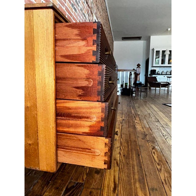 Circa 1950 Robert Heritage Hamilton Mid-Century Modern Sideboard With Mixed Rosewood & Teak With Slatted Drawers For Sale - Image 13 of 18
