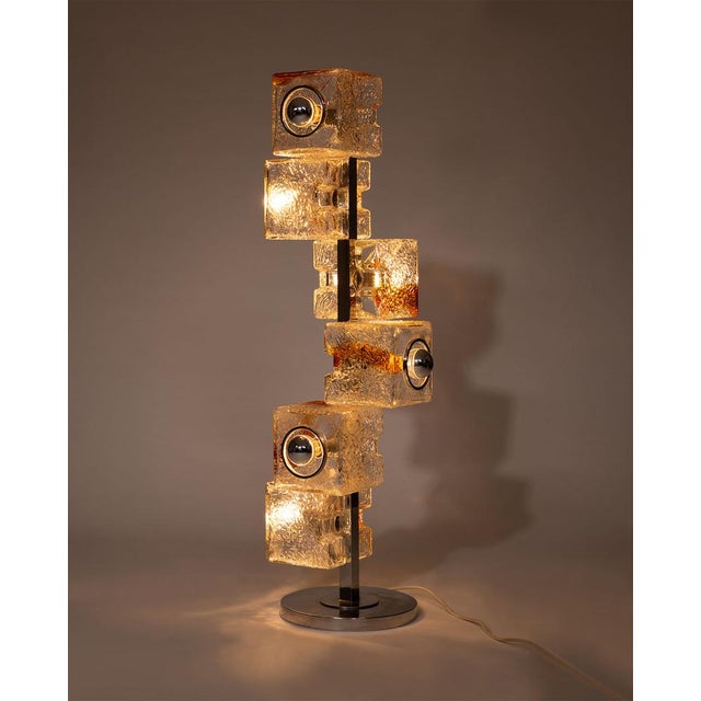 A sculptural Mid-Century Murano glass floor lamp by Toni Zuccheri for VeArt, dating to the 1970s. It features a vertical...