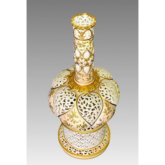 English Exceptional Grainger & Co. Worcester Pierced Reticulated Porcelain White & Gilded Vase / Vessel, Attr. Alfred Barry, (Aesthectic Period / Orientalist) For Sale - Image 3 of 8