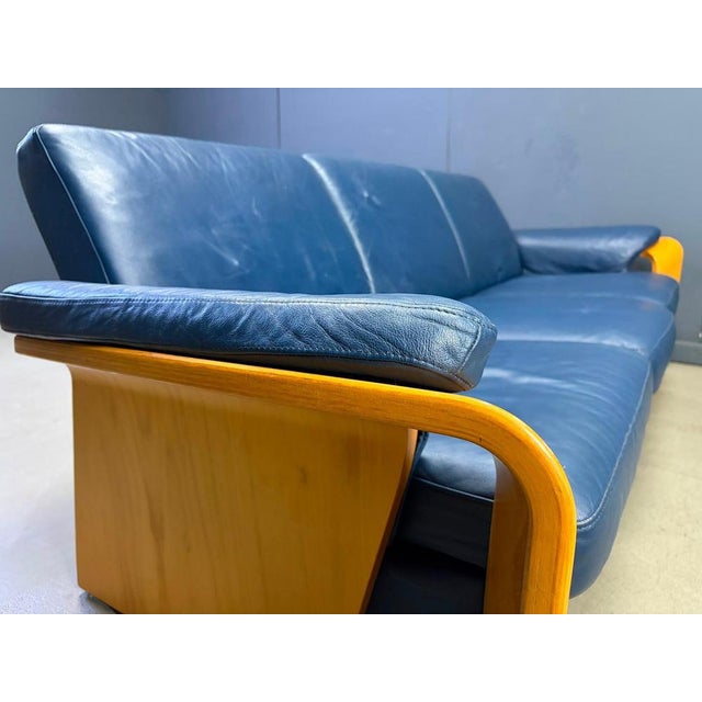 Very comfortable and well designed 'pegasus' sofa by Ekornes (later Stressless) made from plywood and blue leather seats....