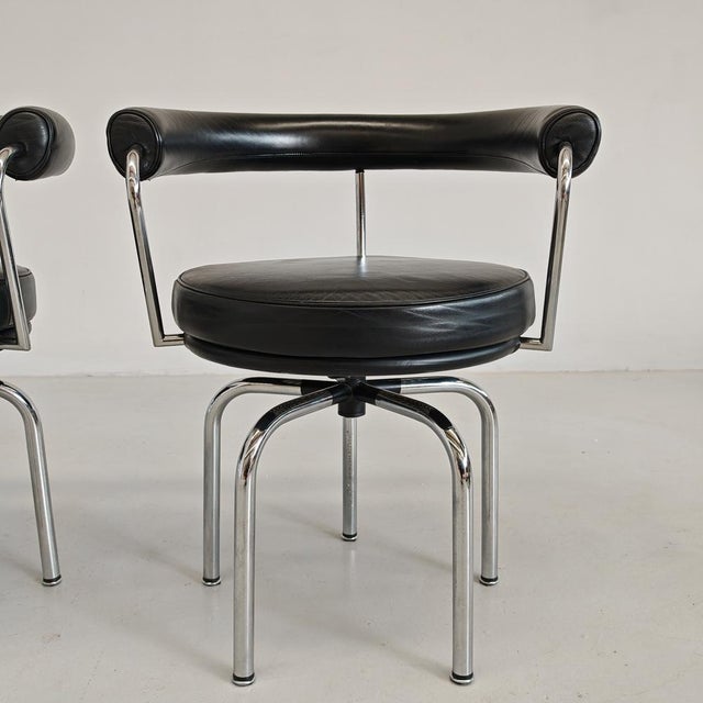 Metal LC7 Swivel Armchairs by Charlotte Perriand for Cassina, 1980s, Set of 2 For Sale - Image 7 of 18