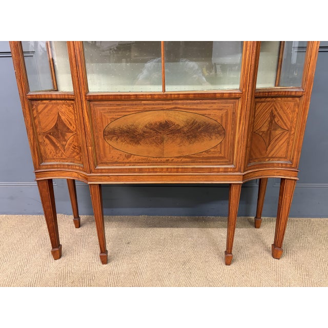 Inlaid Satinwood Display Cabinet from Maple & Co., 1900s For Sale - Image 15 of 18