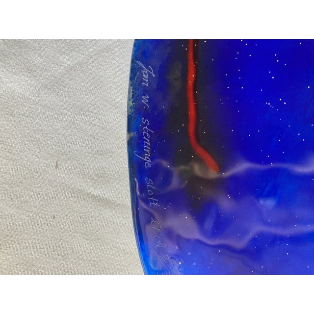 2000 - 2009 Modern Hand Painted Cobalt Blue Decorative Cat Plate by Jan Steninge Slott For Sale - Image 5 of 7
