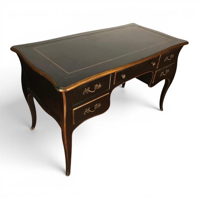 Louis XV Style Bureau Plat Desk, Early 20th Century Elegant Louis XV style bureau plat from the early 20th century,...