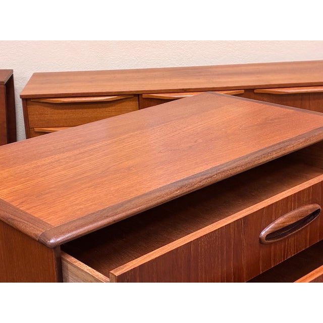 European Mid Century Modern Teak Chest of Drawers c.1960 For Sale In San Francisco - Image 6 of 7