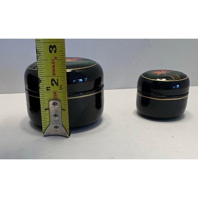 Vintage Black Lacquer Nesting Trinket Boxes Set of 3, Bird of Paradise Hand Painted, Round Jewelry Vanity Storage, Tropical Decor For Sale - Image 4 of 7