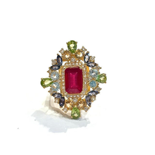 Bochic “Capri” Vintage Ruby, Sapphire & Tanzanite Cocktail Ring — 18K Gold & Silver For Sale - Image 4 of 13