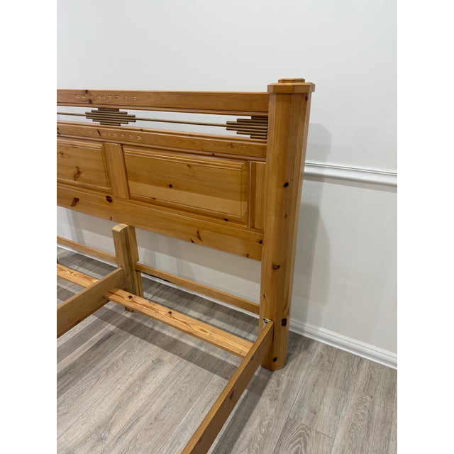 1990s Attributed to Bernhardt Furniture Company Vintage King Size Bed For Sale - Image 10 of 12