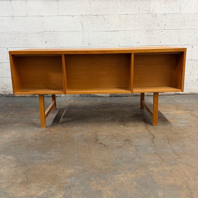 Mid 20th Century Danish Mid Century Modern Oak Executive Desk With Bookshelf Back, 1960s - In the Manner of Kai Kristiansen For Sale - Image 5 of 11