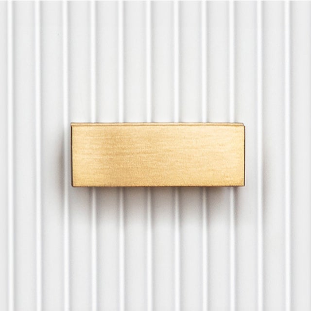 Worlds Away Matthew Izzo Home Andre Fluted Detail Matte White Lacquer Two Drawer Side Table With Brass Hardware For Sale - Image 4 of 5