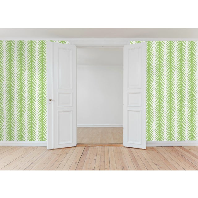 Not Yet Made - Made To Order Sample - Schumacher X Celerie Kemble Creeping FernWallpaper in Gold For Sale - Image 5 of 5