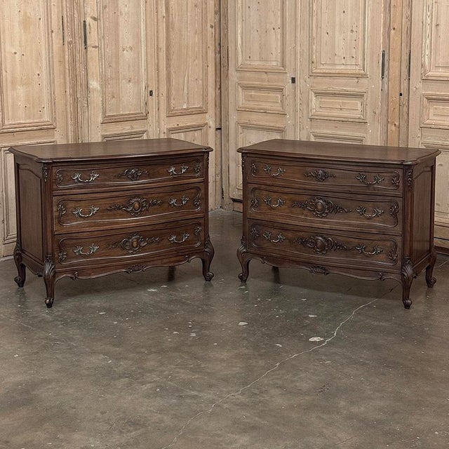 Pair Antique French Louis XV Walnut Commodes ~ Chests of Drawers For Sale In Dallas - Image 6 of 17