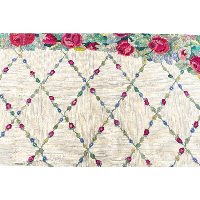 Folk Art Doris Leslie Blau American Hooked Vintage Floral Cream Beige - Hand-Knotted Rug For Sale - Image 3 of 9