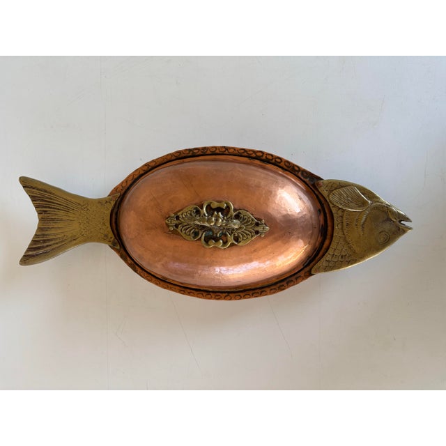 Mid 20th Century Hammered Copper & Brass Fish Server With Ornate Lid and Handle For Sale - Image 4 of 11