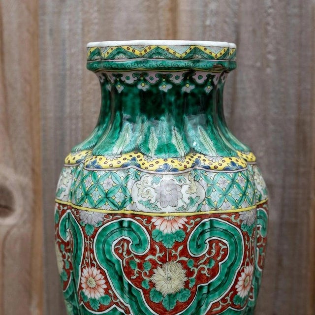 Early 19th Century Qing Dynasty Chinese Famille Verte Wucai Porcelain Vase For Sale - Image 9 of 18