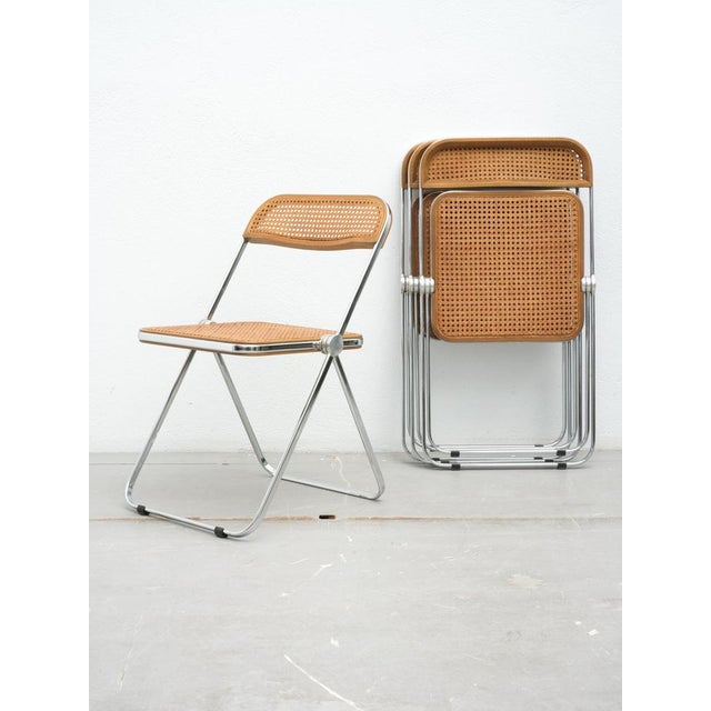 A set of 4 vintage plia straw chairs designed by Giancarlo Piretti for Castelli, 1970s. Excellent condition with the seats...