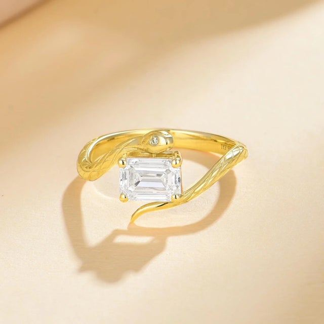 Kai Fine Jewelry Kai Snake Protection 2ct Emerald-Cut Lab-Grown Diamond East-West Ring in 14k Gold (All Sizes Available) For Sale - Image 4 of 9
