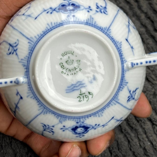 Elegant and timeless, this authentic Royal Copenhagen Blue Fluted Plain covered sugar bowl showcases the brand’s iconic...