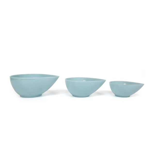 1950s Fire King Teardrop Mixing Bowls - Set of 3 in Rare Delphite Blue For Sale - Image 5 of 13