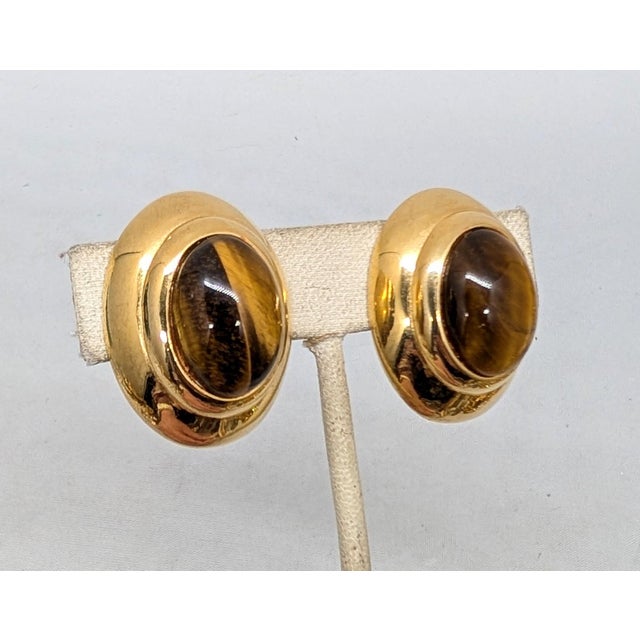 Modern Vintage Signed Alexis Kirk Oval Goldtone Faux-Tiger's Eye Clip Earrings- 2 Pieces For Sale - Image 3 of 9