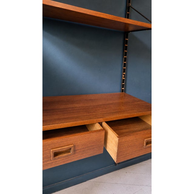 Vintage Modular Wall-Mounted Bookcase in Mahogany and Metal, 1960s For Sale - Image 6 of 7
