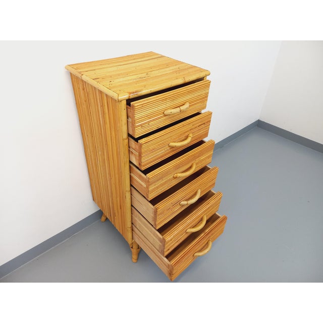 Vintage chest of drawers from the 70s, in rattan, rattan handles, 6 drawers, very beautiful lines. Very good condition....