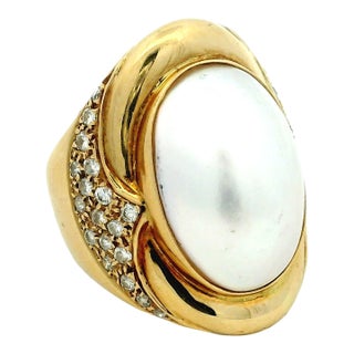 Vintage Italian 18k Gold Mabe Pearl Diamond Bombe Ring, Size 7 For Sale