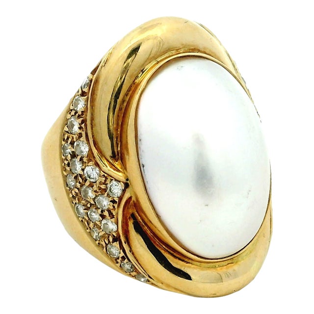 Vintage Italian 18k Gold Mabe Pearl Diamond Bombe Ring, Size 7 For Sale