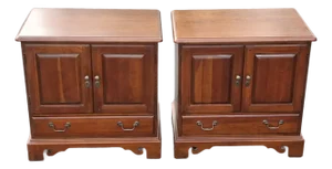 Pair Hooker Furniture French Chippendale Style Cherry Night Tables