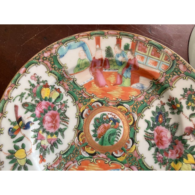 Rare Set of 4 Antique 19th Century Rose Medallion Porcelain Plates – Hand-Painted Chinese Export 9.5” For Sale - Image 10 of 11