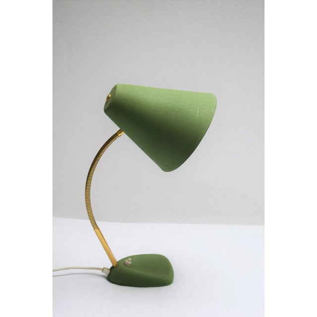 Large desk lamp of Moletz.Gooseneck brass, green crinkle paint.1 E27 I have official proof of authenticity such as vintage...