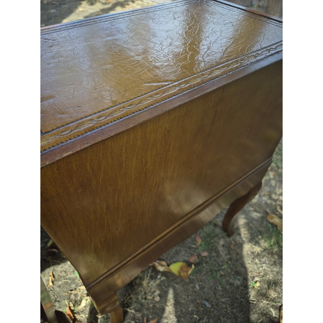 Vintage Stickley Mid-Century Two-Tier Leather Top Step End Tables - A Pair For Sale - Image 11 of 17