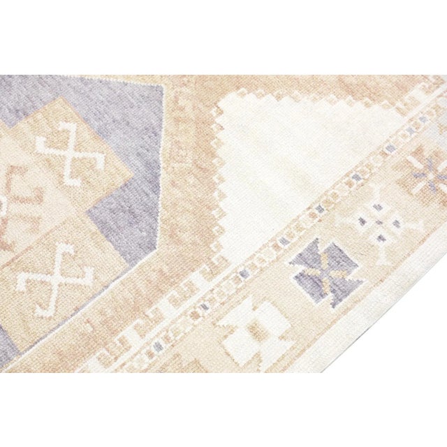 Early 21st Century Tan & Gray Handwoven Turkish Oushak Rug 4'2" X 12'1" For Sale - Image 5 of 9