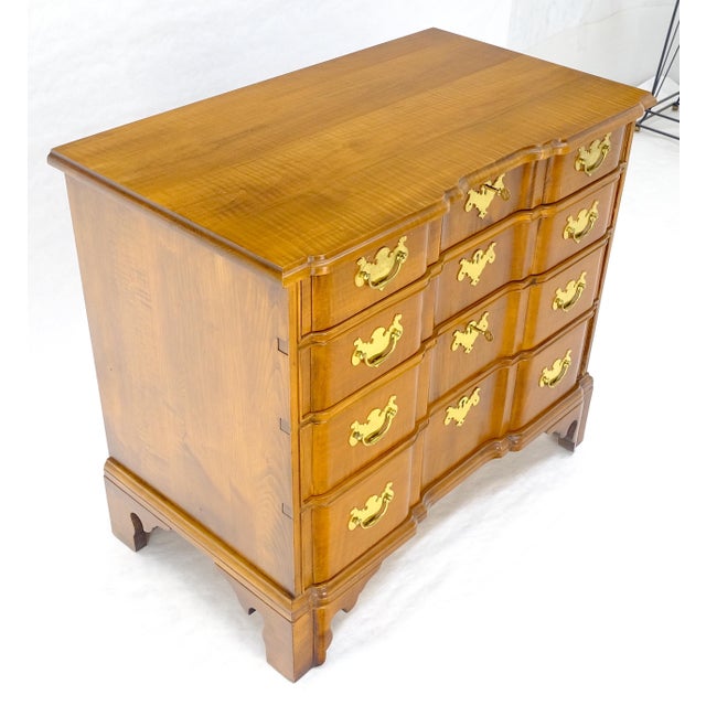 Very Fine Solid Tiger Maple Block Front Bracket Feet Bachelor Dresser Chest For Sale - Image 6 of 18
