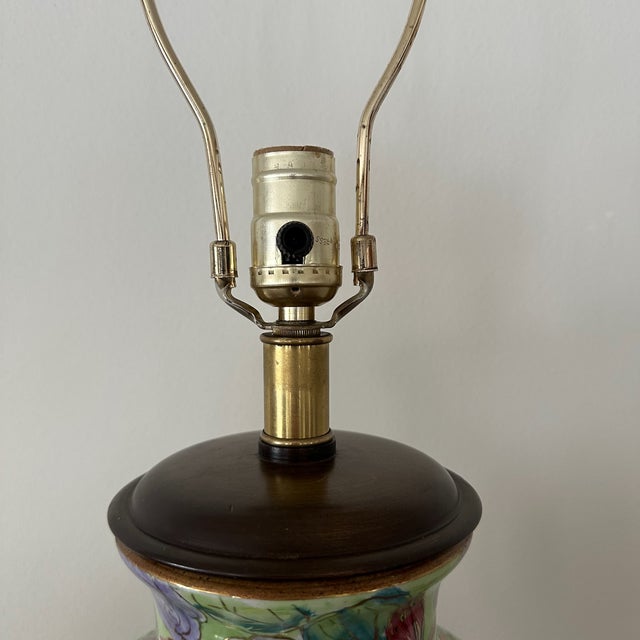 Traditional Vintage 1990's Frederick Cooper Floral Butterfly Ceramic Urn Jar Table Lamp For Sale - Image 3 of 11