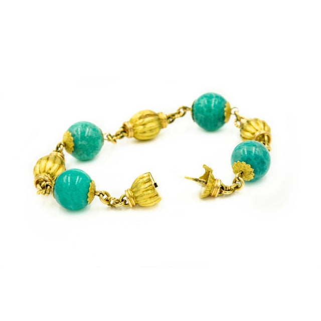 Modern Chrysocolla Fluted Gold Bead Yellow Gold Bracelet For Sale - Image 3 of 8