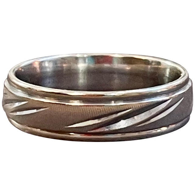 14 Karat White Gold Classic Wide Wedding Band With Design Ring, Unisex Size 10 For Sale In New York - Image 6 of 18