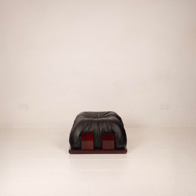 Black Dragone Pouf in Leather and Padouk by Luciano Frigerio for Frigerio Di Desio, 1970s For Sale - Image 8 of 18