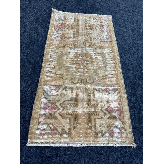 Turkish Yastik Rug 1'7" x 3' For Sale - Image 4 of 5