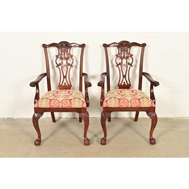 English Ethan Allen Chippendale Carved Mahogany Armchairs or Dining Captain Chairs, Pair For Sale - Image 3 of 14